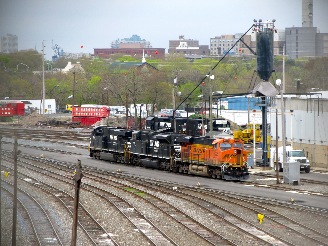 BNSF 6225; NS 2705 and 7596